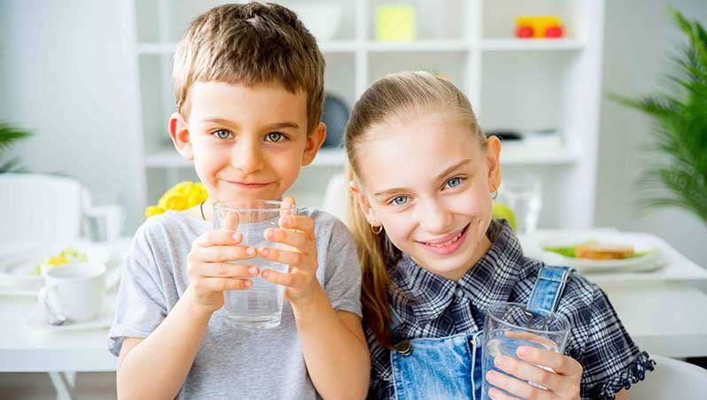 4 thời điểm vàng nên cho trẻ uống nước để nhận lại vô vàn lợi ích sức khỏe
